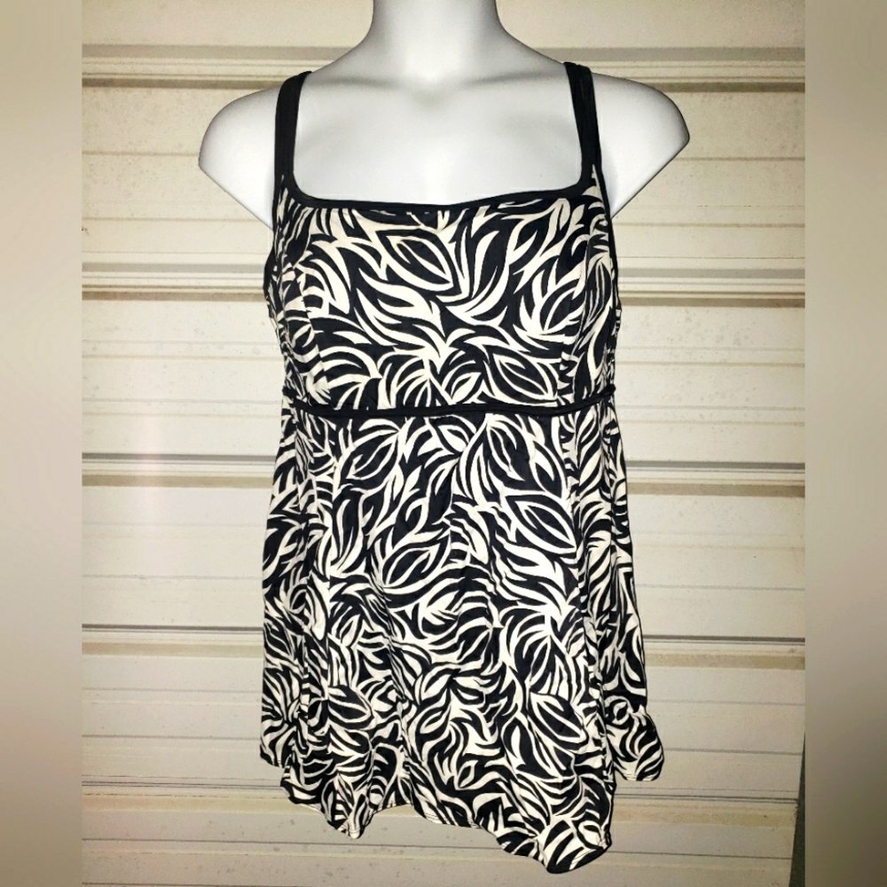 Plus Size 20 2x Black White Swimsuit Swim Dress Womens